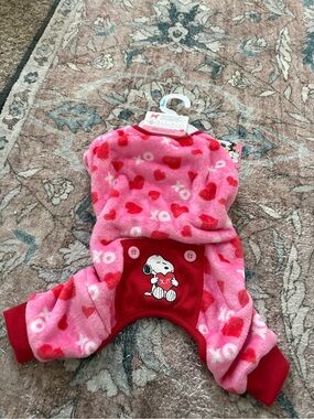 NWT SMALL Peanuts Snoopy Dog Valentines Day Pink Onesie